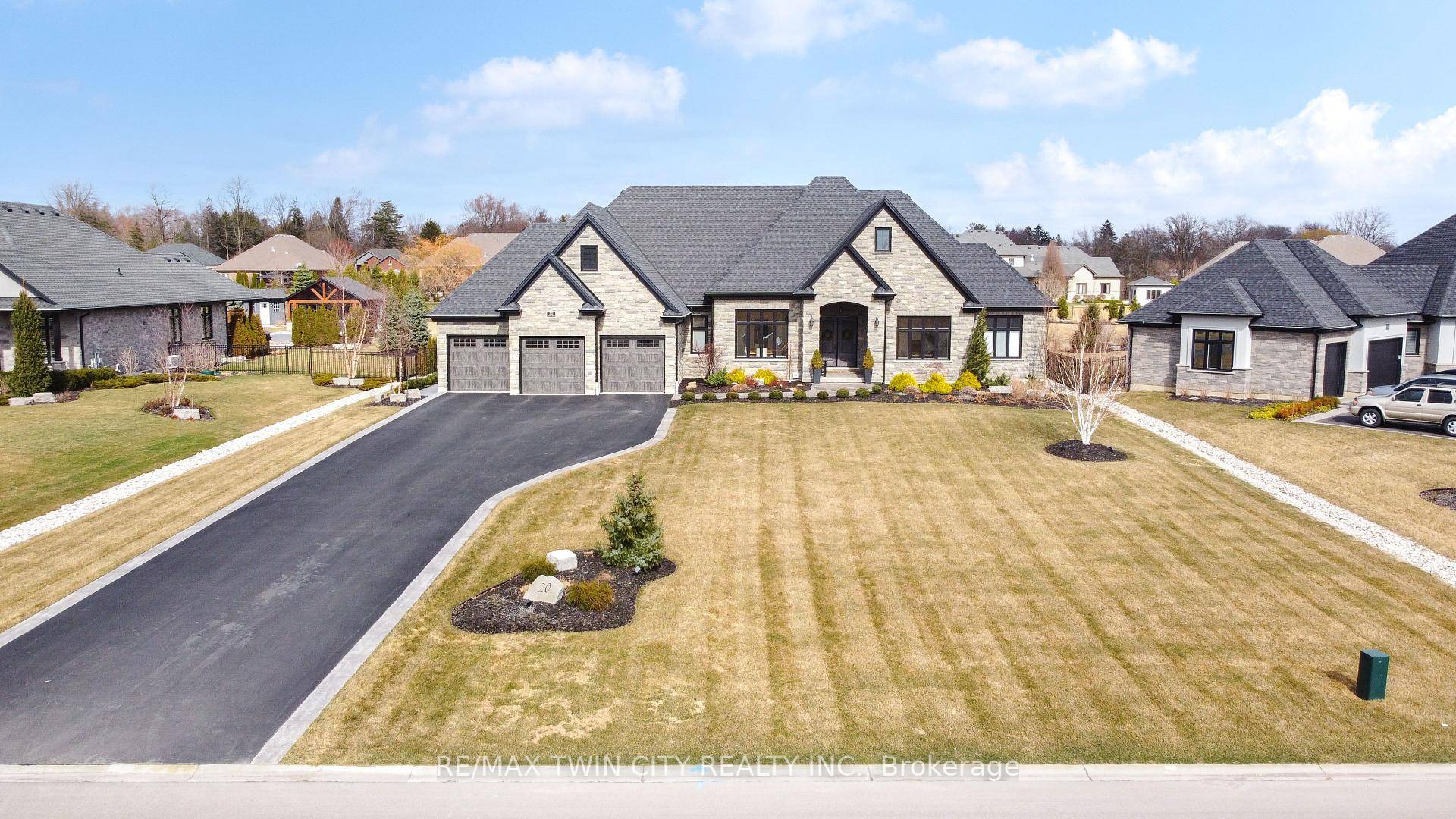 Welcome to Luxury Living in Valley Estates !