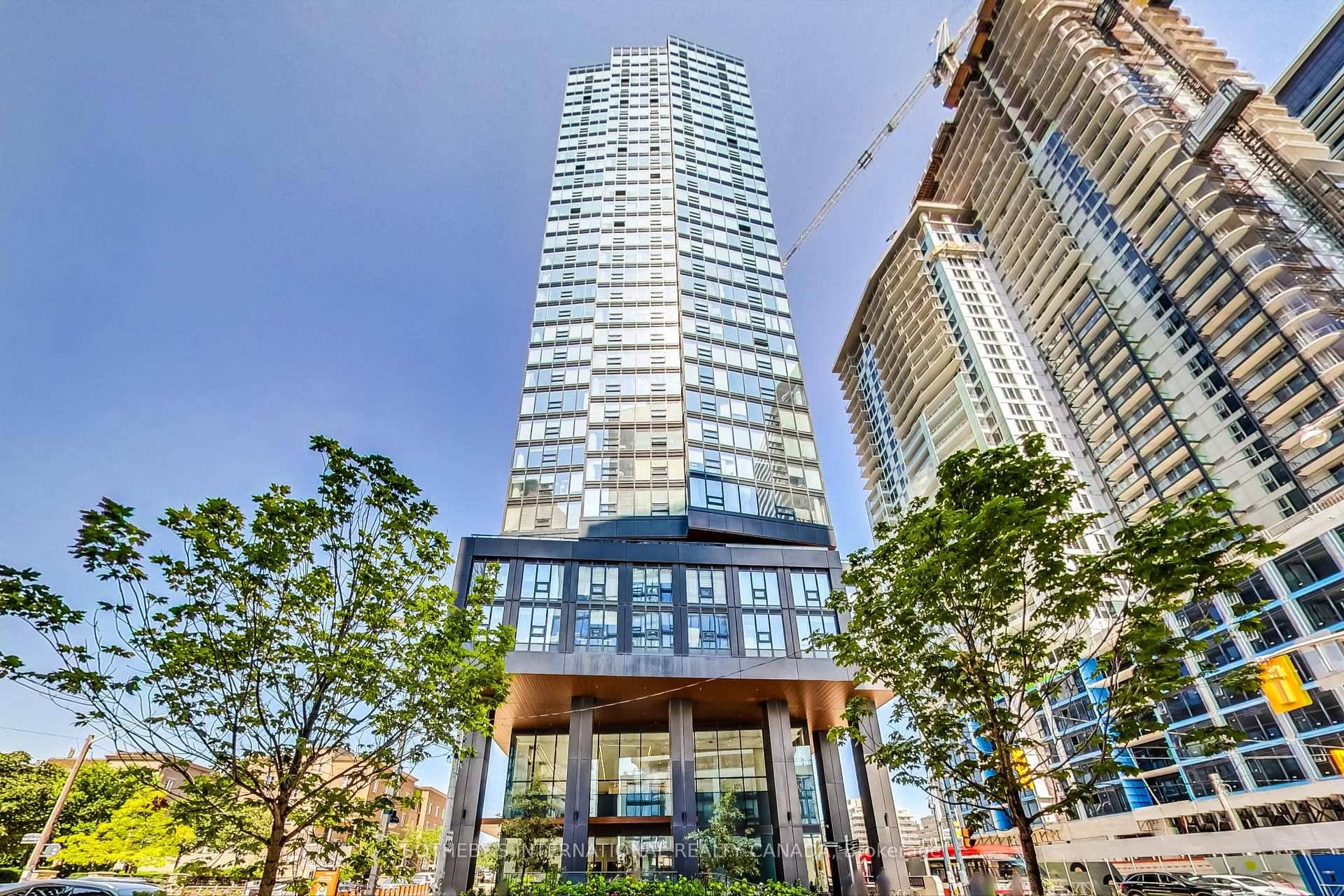This beautiful 2 bedroom, 2 bathroom corner unit with South West lake and city views comes with floor to ceiling windows allowing lots of natural light.