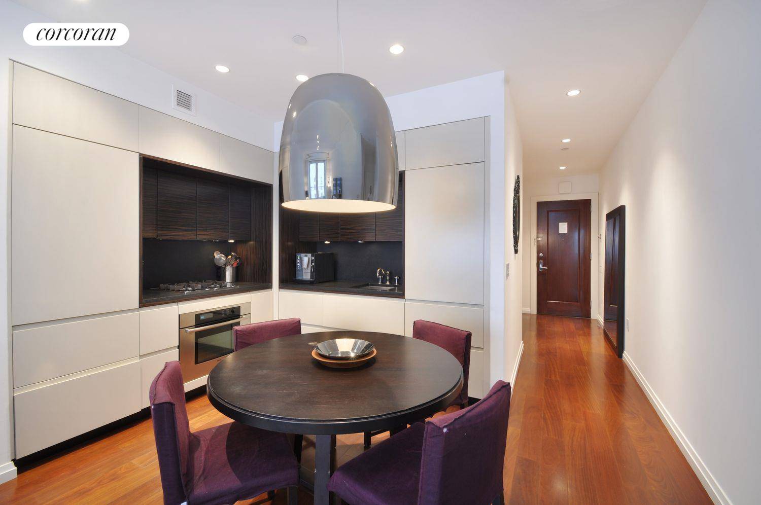 AVAILABLE IMMEDIATELY Welcome to 55 Wall Street Historic Landmark Residence.