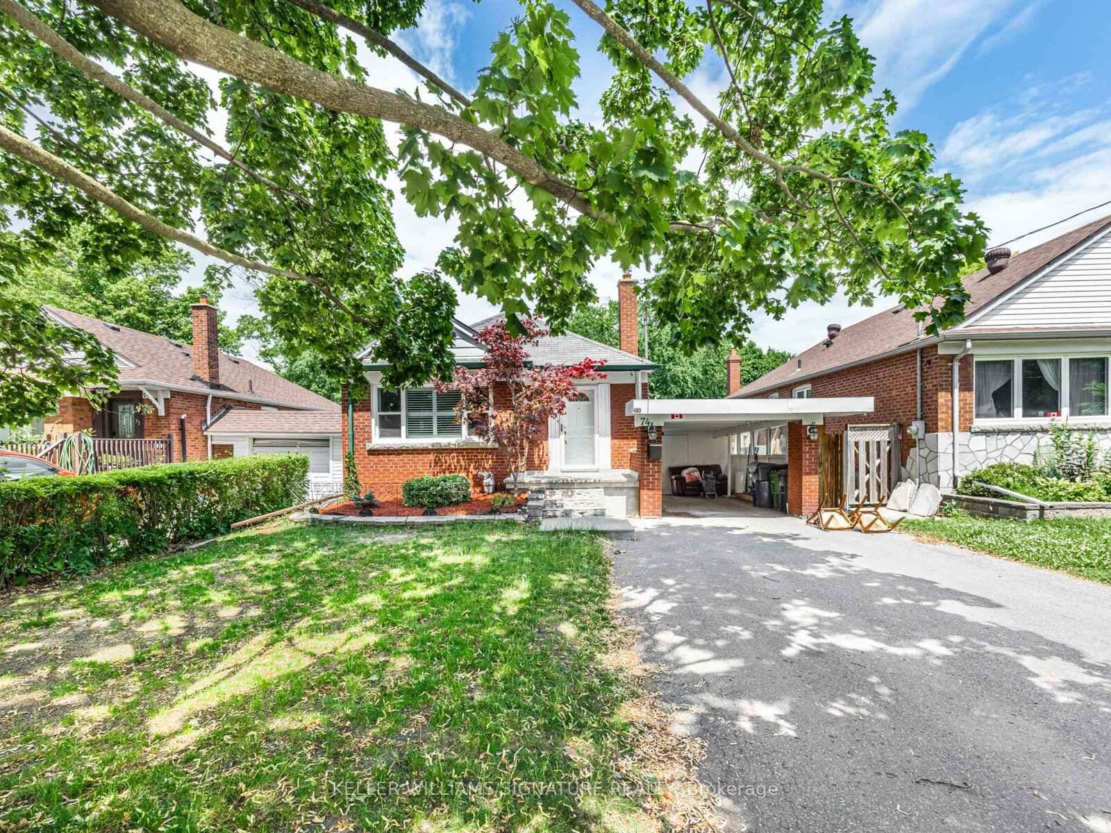 Welcome to this open concept main floor 3 bedroom family home.