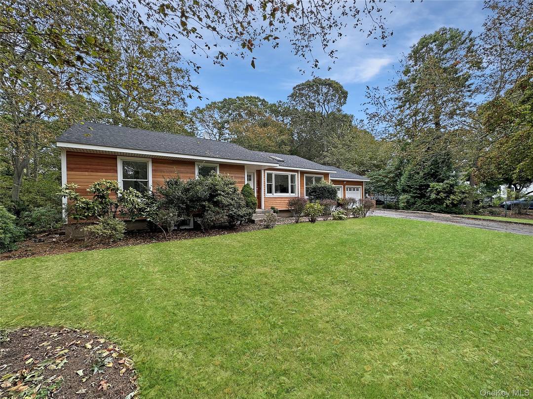 Newly Renovated 2025 Modern 3 Bedroom, 3 Bath Ranch Near Farmstands, Wineries amp ; Beaches Beautifully reimagined for 2025, this stylish ranch home offers the perfect blend of Hamptons charm ...