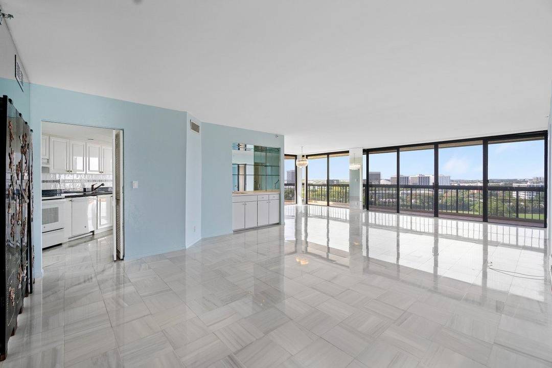 THIS IS FOR YOU THAT LIKES TO ENJOY A FULL DELUXE SERVICE BUILDING SPECTACULAR VIEWS ON GOLF COURSE FROM THE WRAPAROUND BALCONY WITH AMAZING SUN RISES AND SUNSETS, CITY TWINKLING ...