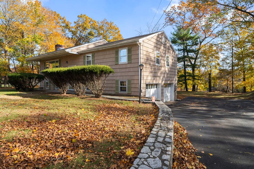 Welcome to 3 Parsell Lane, a serene rental opportunity located at the end of a quiet cul de sac in one of Westport's peaceful neighborhoods.