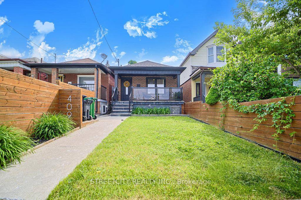Turn key opportunity in the heart of Caledonia Fairbank !