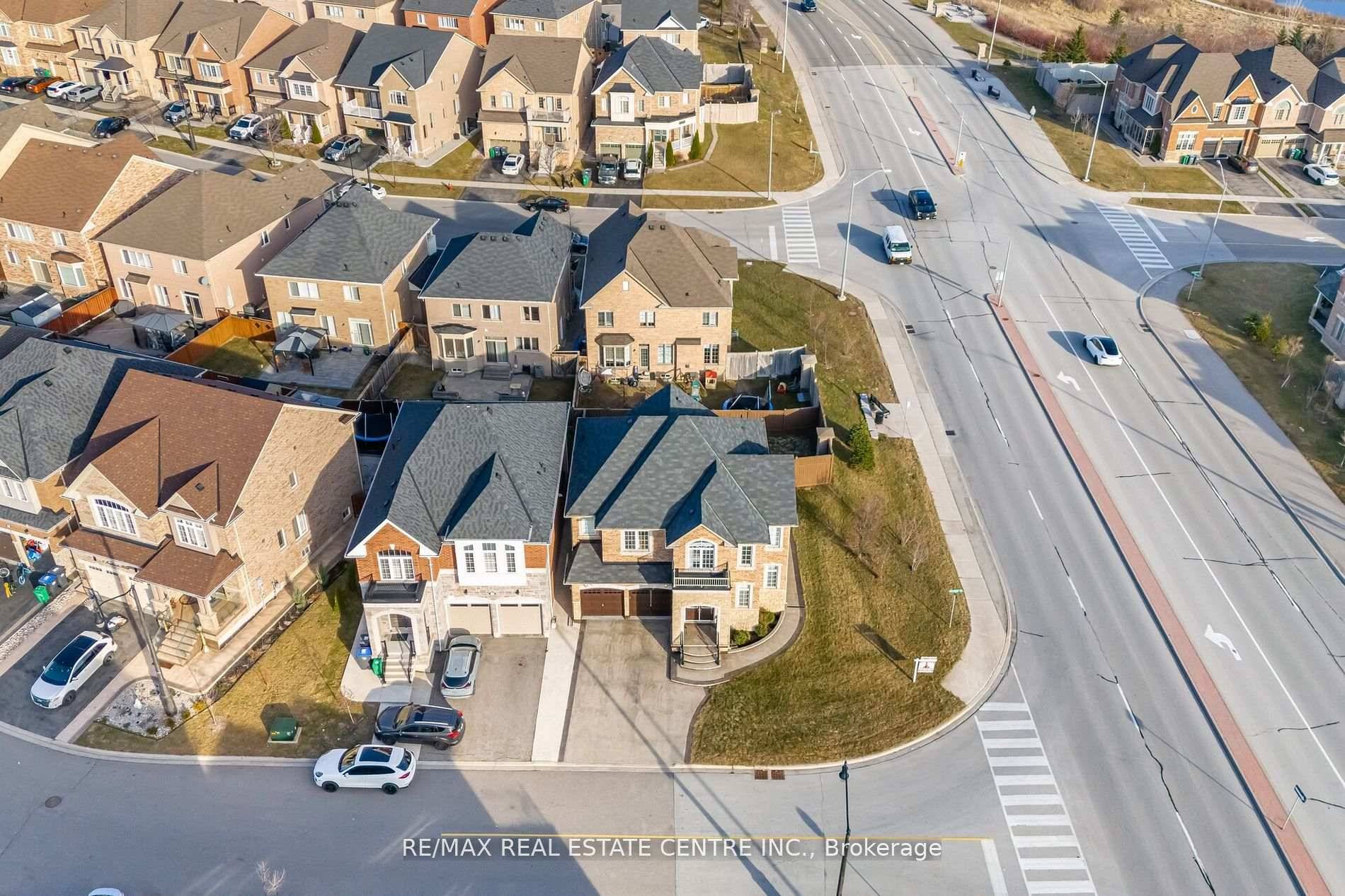 Welcome To This Stunning Detached Double Car Garage Large Corner Home in Mint Condition in The Heart of Brampton Sought After Credit Valley Community Facing North Direction, No Sidewalk amp ...