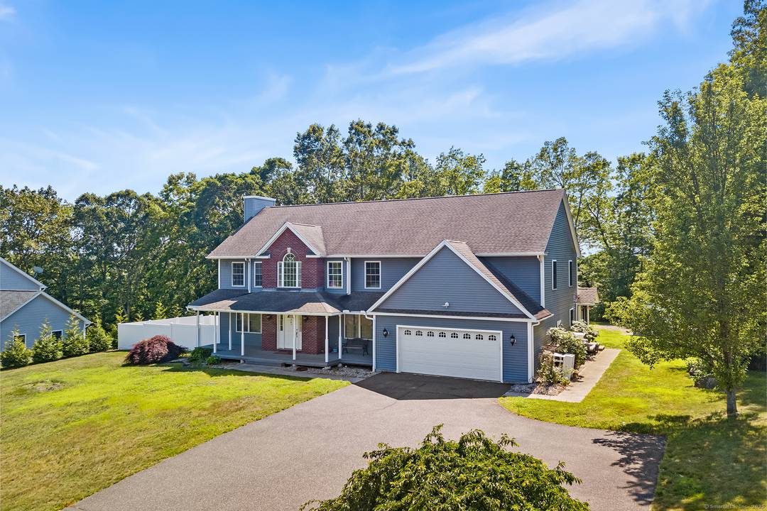 Your Private Retreat in a Prime cu de sac Location with city water and sewer !