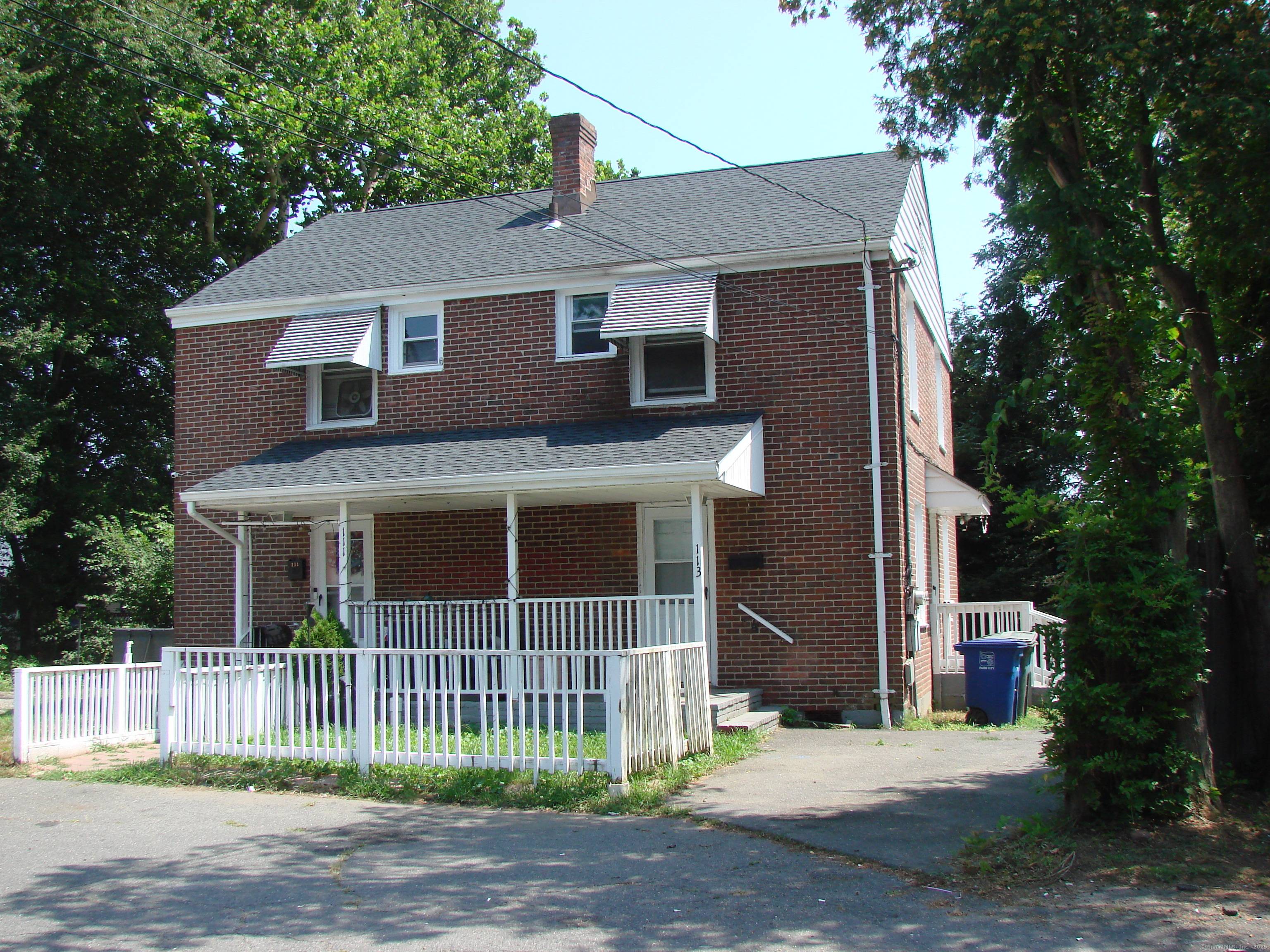 Classic Treeland side by side duplex in VG condition.