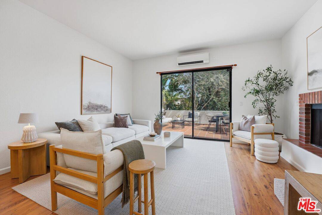 3665   Empire Dr 2BR La