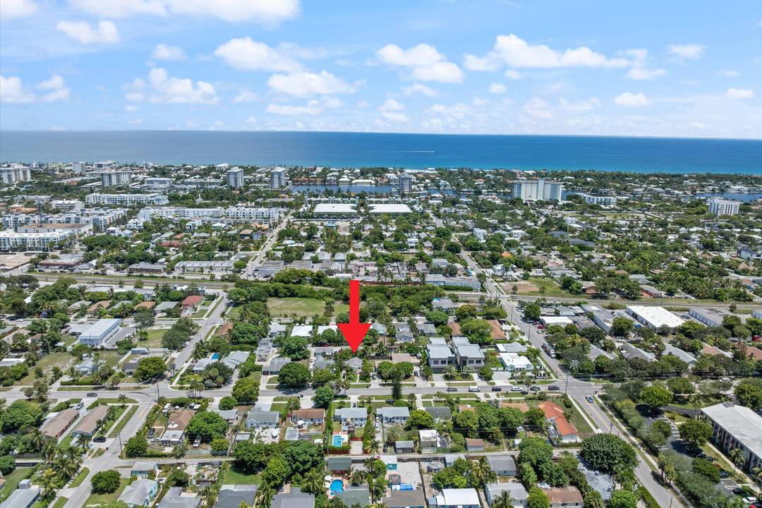Nestled in the heart downtown Delray Beach, just three blocks from Sundy Village and vibrant Atlantic Avenue offering fine dining, boutique shopping, entertainment, along with pristine beaches, this property exudes ...