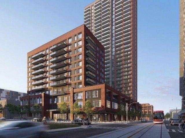 This stunning 2 bedroom, 2 bathroom suite comes with the added convenience of a parking space and a locker.