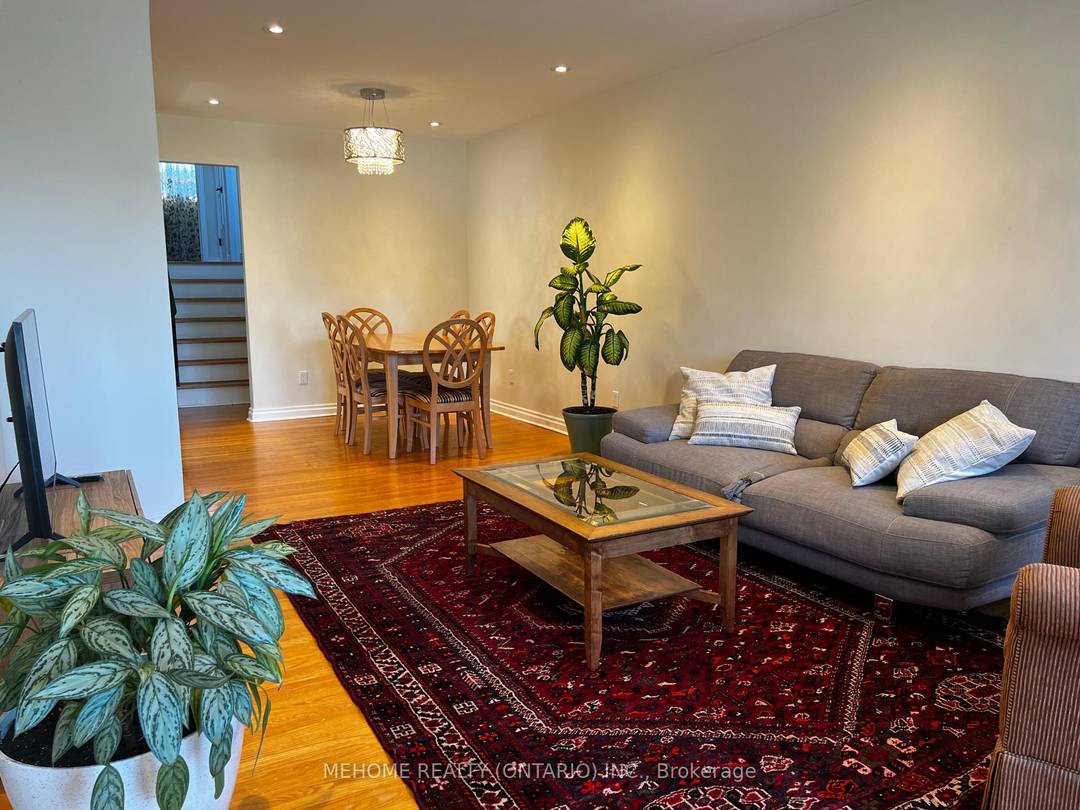 Welcome home to this beautifully furnished and meticulously maintained 3 bedroom semi detached house in the highly desired Pleasant View community !