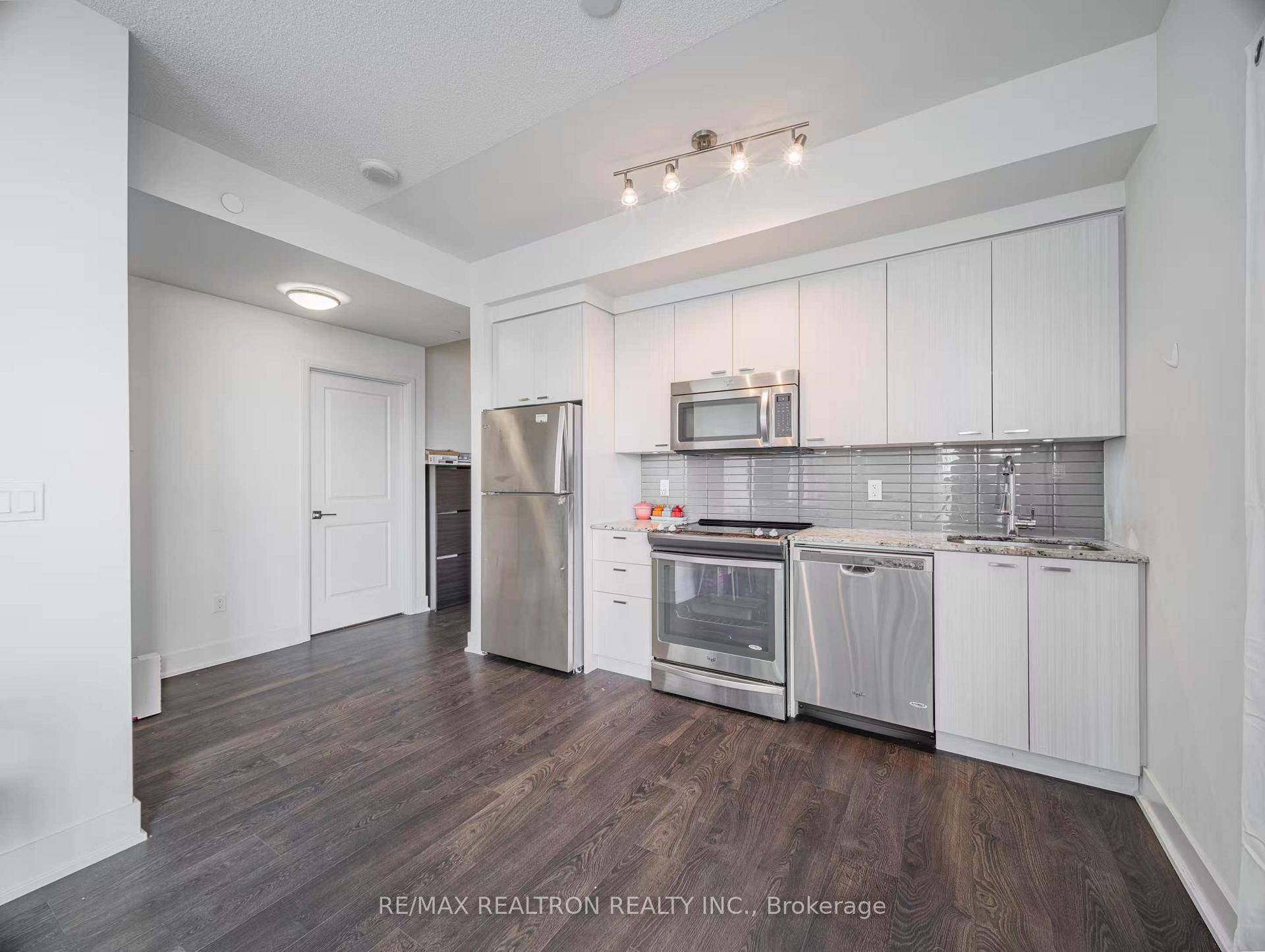 Discover luxury living in this stylish 2 bedroom, 2 bath condo located at Yonge and Sheppard.
