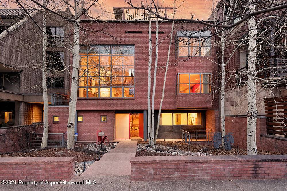 One of the best locations in all of Aspen with big views of Ajax and just steps from the gondola, dining, and shopping.