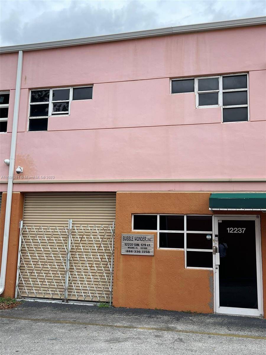 GREAT LOCATION Kendall Two Story Warehouse located in the convenient location of Kendall Commerce Center, AC's on each floors, 2 bath rooms.