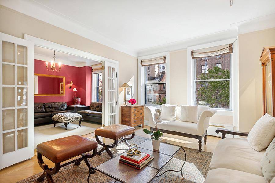 You will fall in love with this gorgeous Classic 6 apartment with tree top views ; Perfect as your primary residence OR pied a terre.