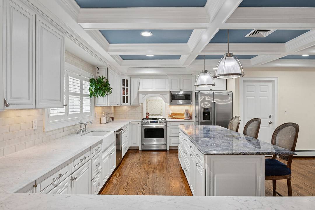 96 15 165th Avenue, Howard Beach, NY 11414 Two Family Brick 60 x 100 Corner Lot Turn Key Investment Fully detached 2 family brick home on an oversized 60 x ...