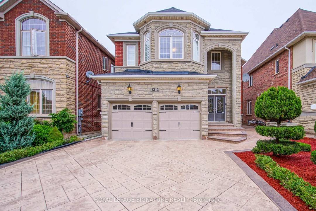 Prestigious Joshua Creek.