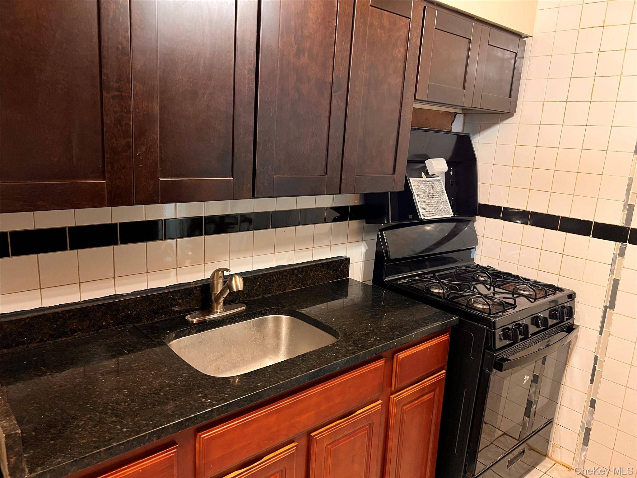 Renovated in 2023, excellent 3rd fl unit for rent, featuring 3 Bedrooms, 2 Full Bathrooms, Living Dining, Kitchen and 2 Balconies.