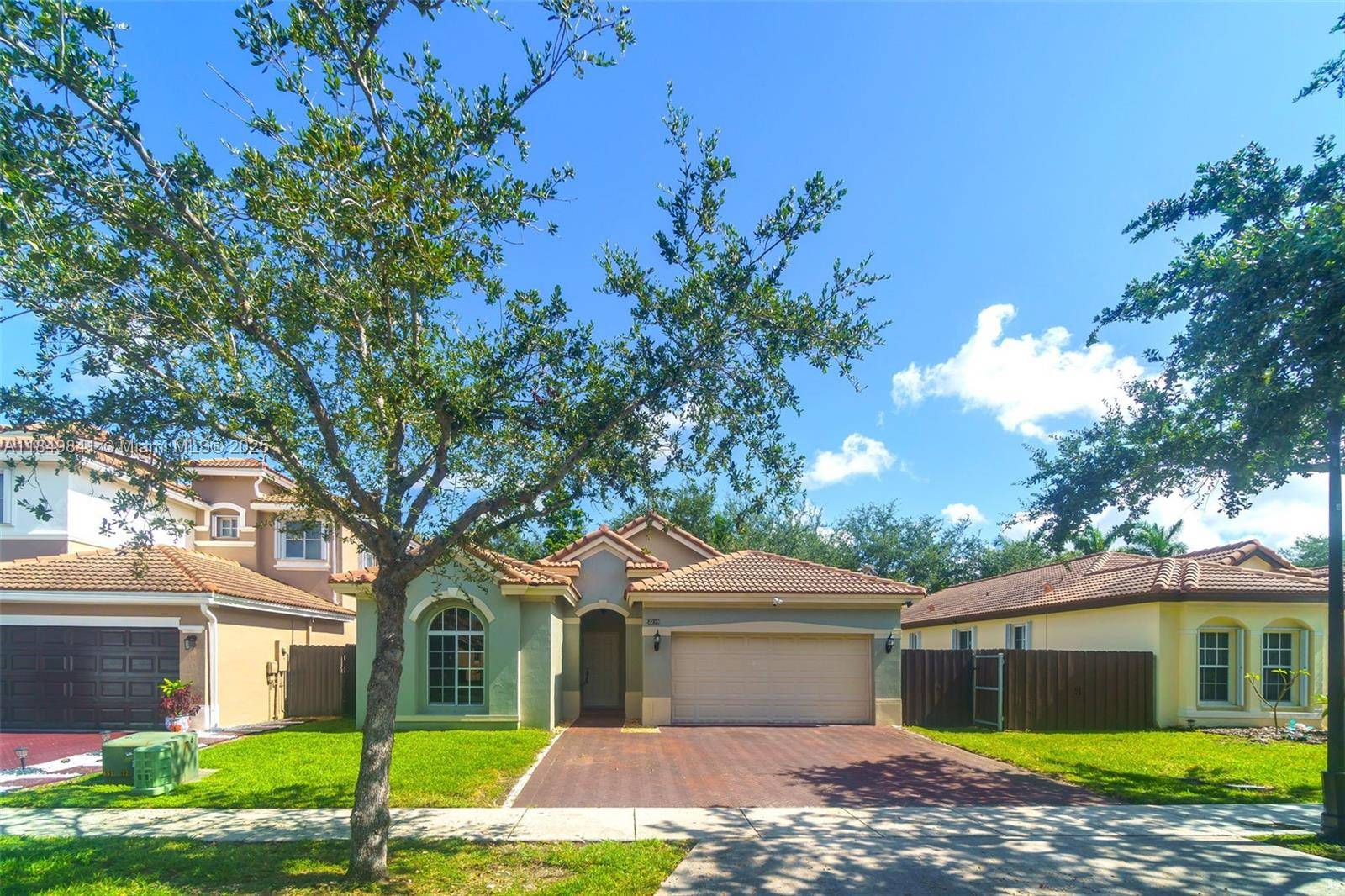 Beautifully maintained 3BD 2BA home located in the sought after gated community of Ventanas del Sol.