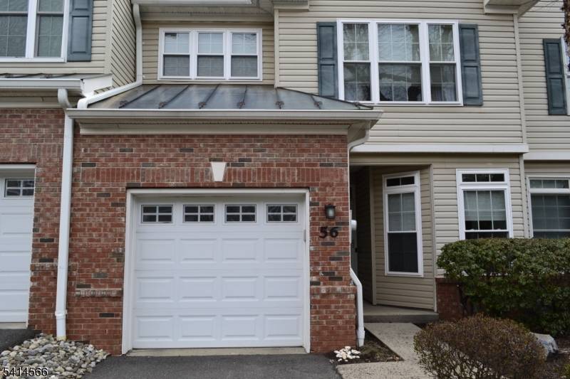 UPDATED TIMELESS DESIGN in sought after LOFT FARMS with the best location you could want.