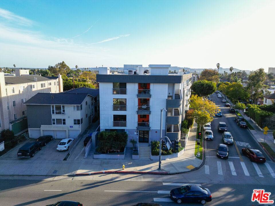5826 W Olympic Blvd 3BR Hancock Park La