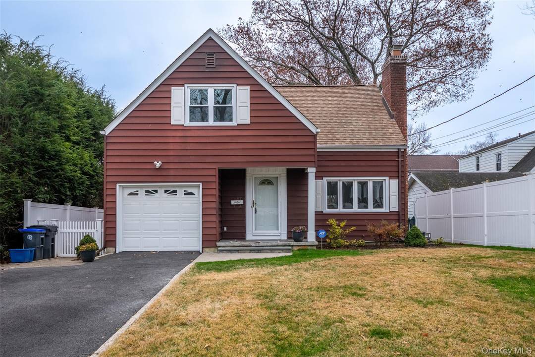Welcome to this warm and inviting 3 bedroom, 2 1 2 bath home perfectly situated in Hartsdale s highly coveted Poets Corner neighborhood.