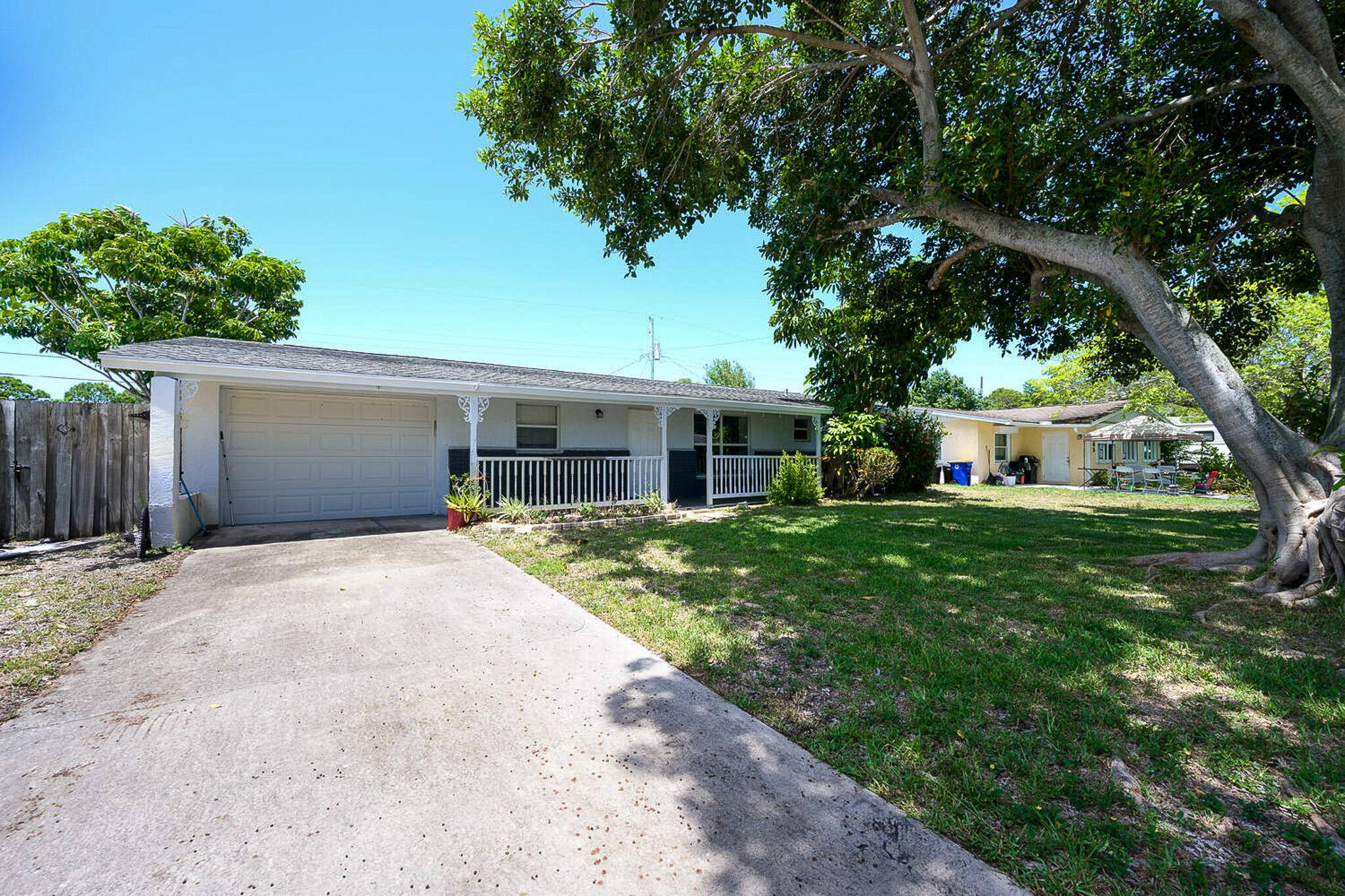 Welcome to this spacious 4 bed, 2 bath CBS home in the heart of Jensen Beach !