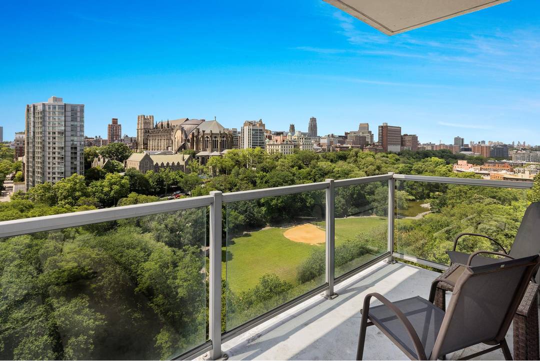 This stunning corner condo at One Morningside Park offers a luxurious lifestyle nestled between two of Manhattan's most iconic green spaces Central Park and Morningside Park.
