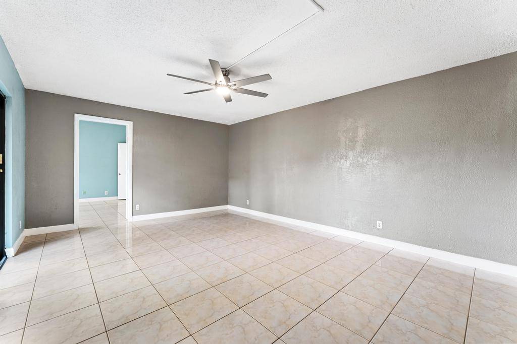 Charming 3 Bedroom Townhome with New Roof A C in Waterview Estates !