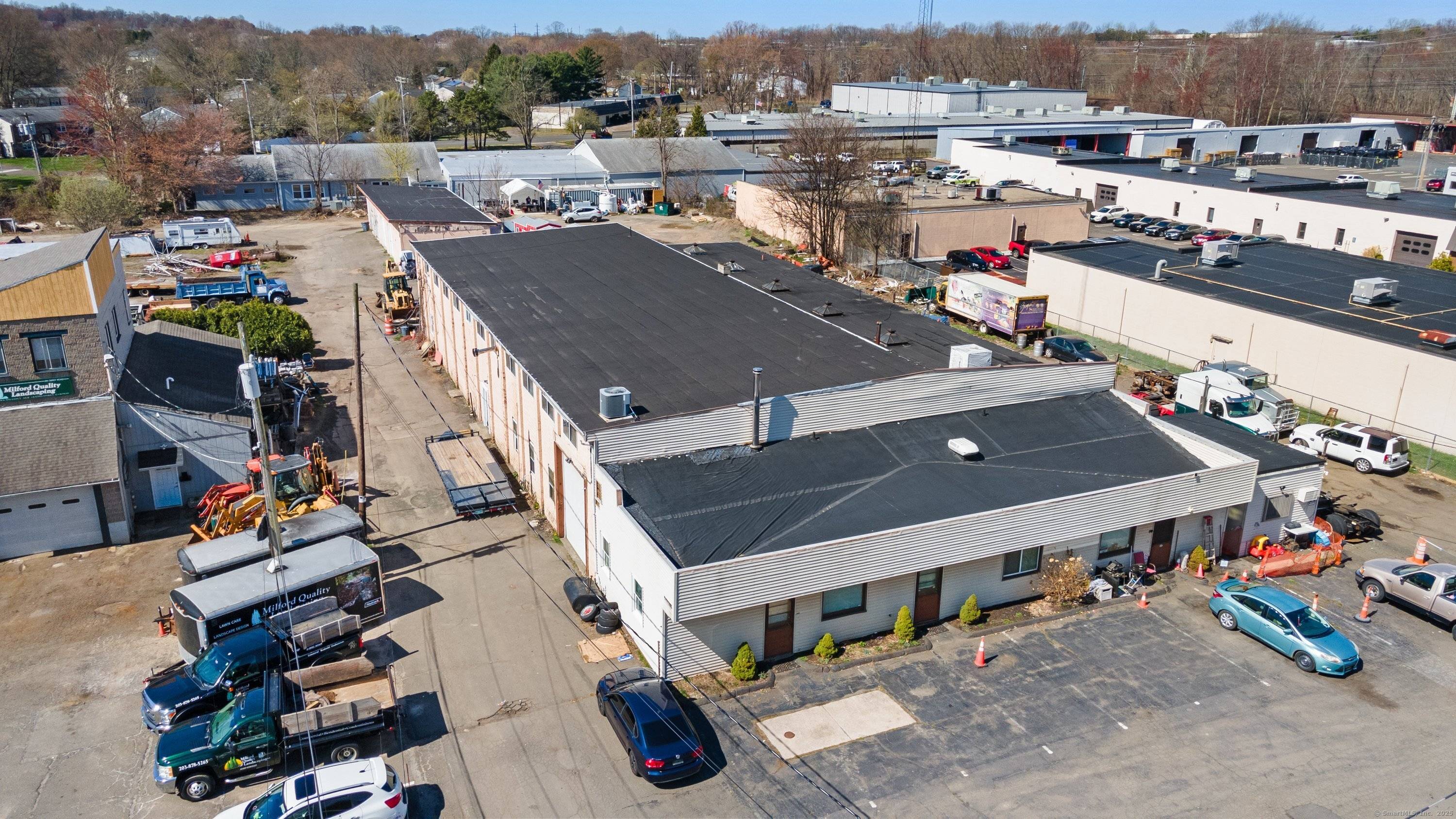 Excellent opportunity to own a three unit industrial building located next to the desirable Live Oaks neighborhood.