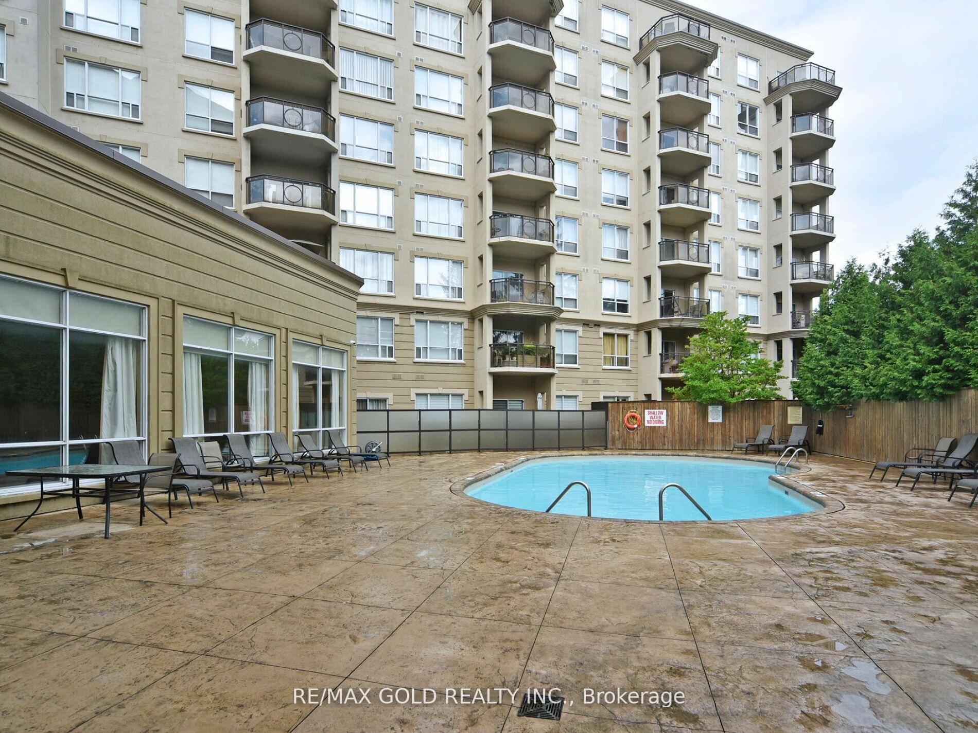 . ! ! Wow Is Da Only Word To Describe This Two 2 Bedrooms Two 2 Parking's, One 1 Locker With Overlooking Ravine View Condo Apartment In Most Desirable Neighborhood ...
