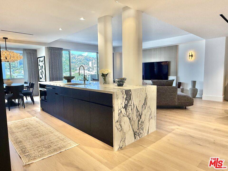 818  N Doheny Dr 2BR Sunset Strip La