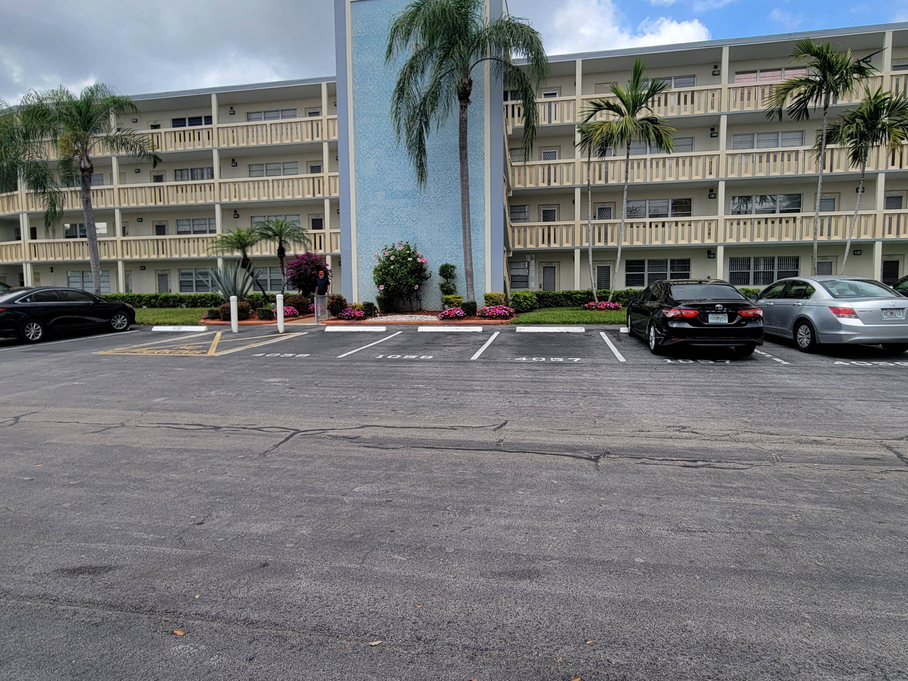 Only 1 bedroom 1. 5 bath condo currently available in sought after Ainslie !
