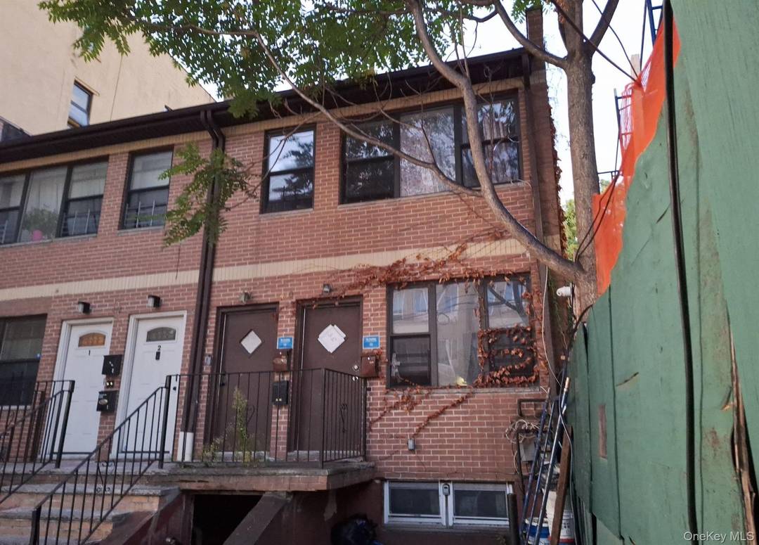 This Duplex Style Home Features 5 Bedrooms, 2 Full Baths and driveway parking.