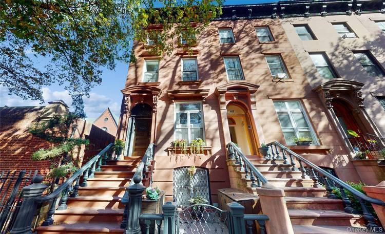 467 Waverly Avenue, Unit 2 Clinton Hill, Brooklyn Experience the timeless elegance of classic Brooklyn brownstone living in this spacious three bedroom, one bathroom duplex occupying the second and third ...