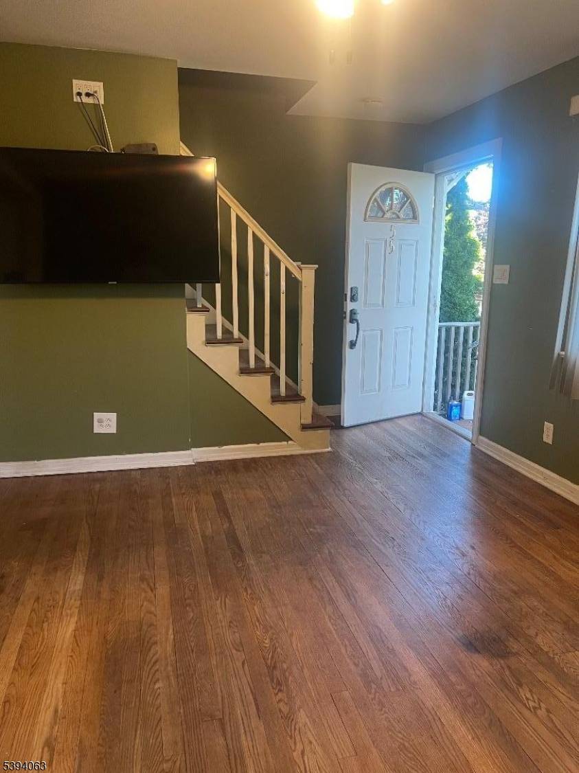 Welcome to 55 Garwood Ct N.