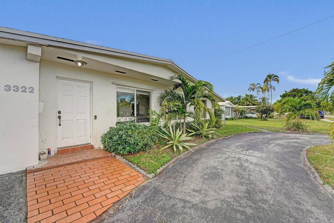 BEAUTIFUL SPACIOUS 3 BEDROOM 2 BATH HOME ON A LARGE LOT, WITH A 1 CAR GARAGE.