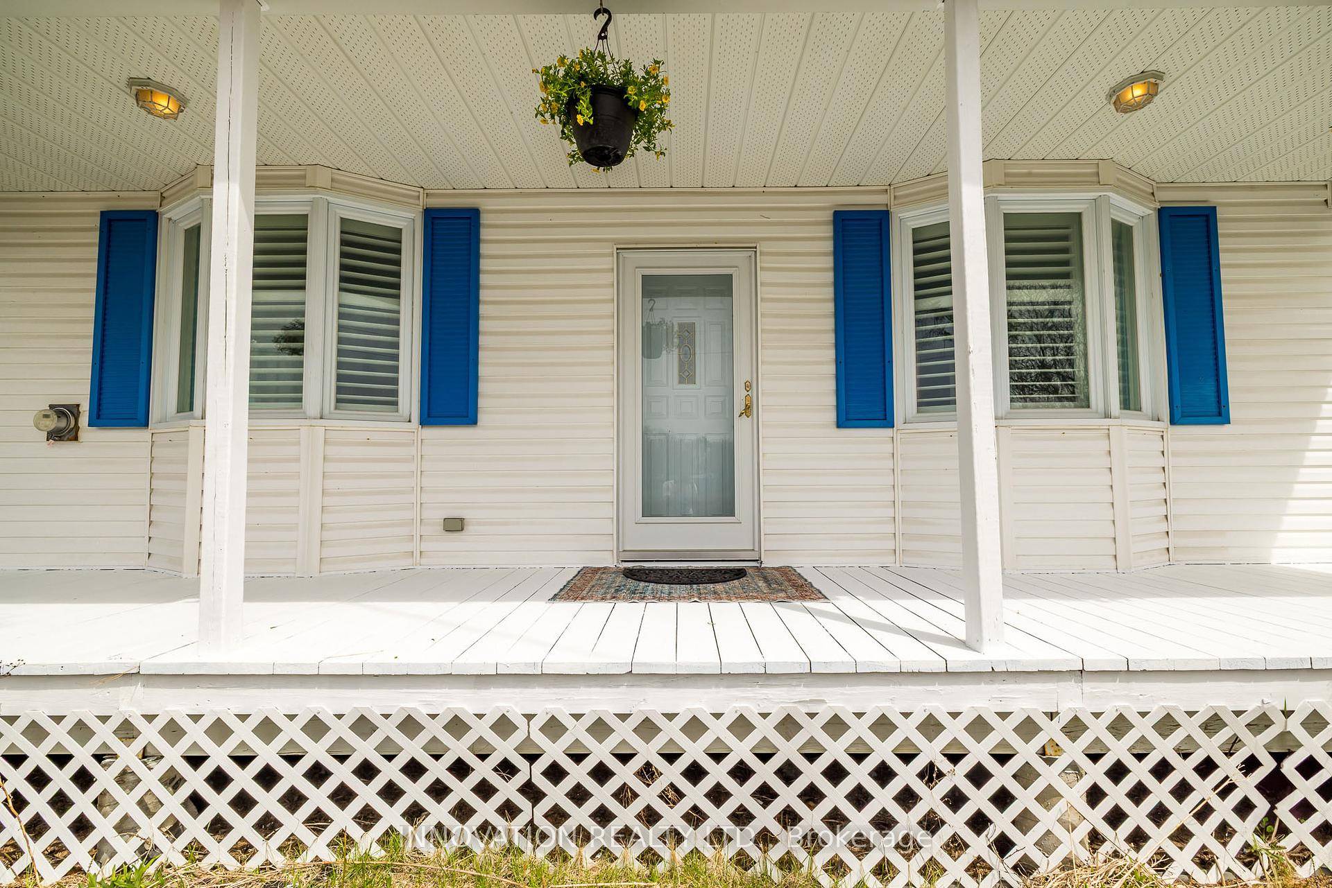 Welcome to your dream retreat where country charm meets everyday convenience !