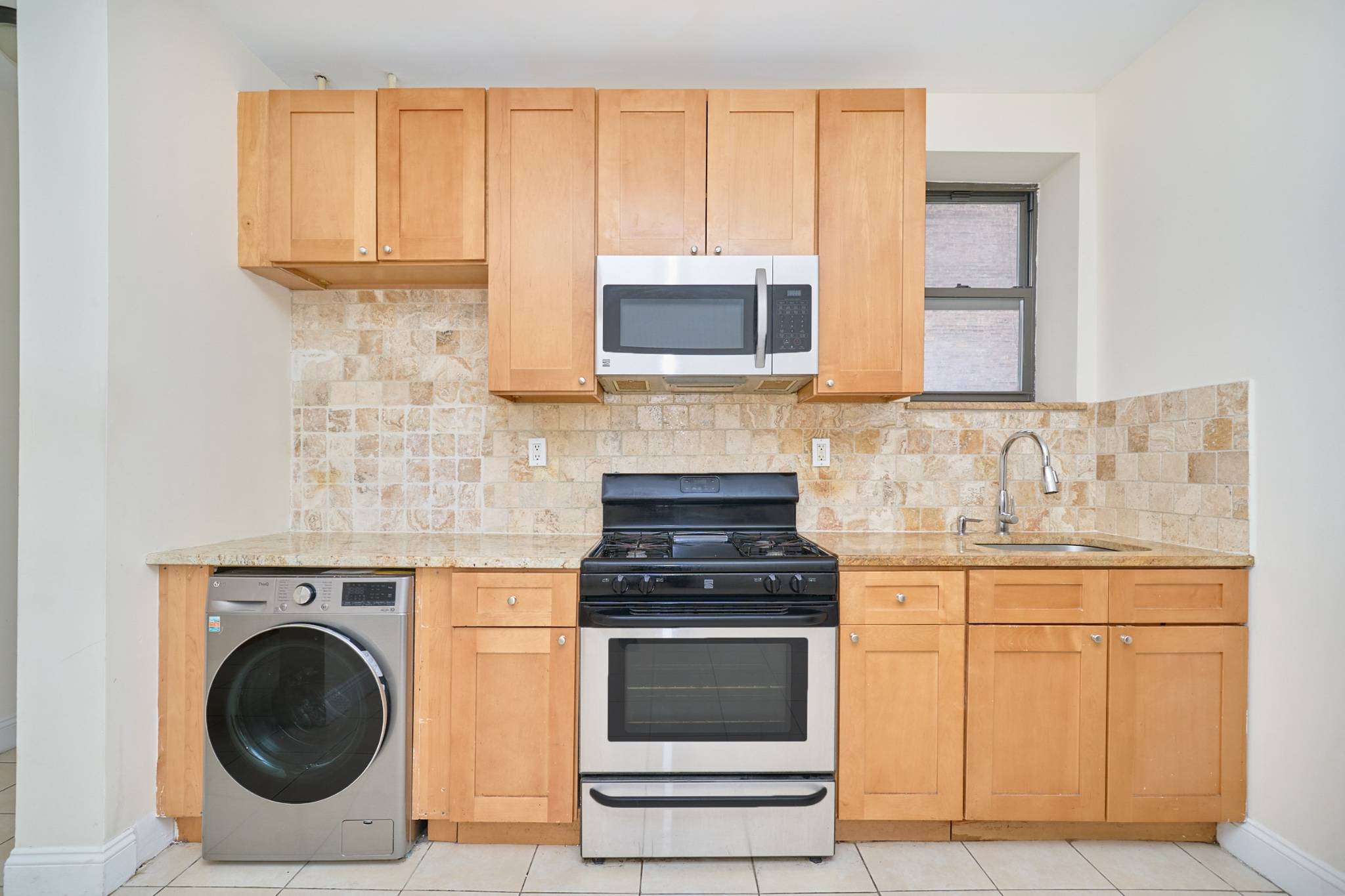 Large 3 Bed 1 Bath in the heart of Hamilton Heights with Washer Dryer in unit.