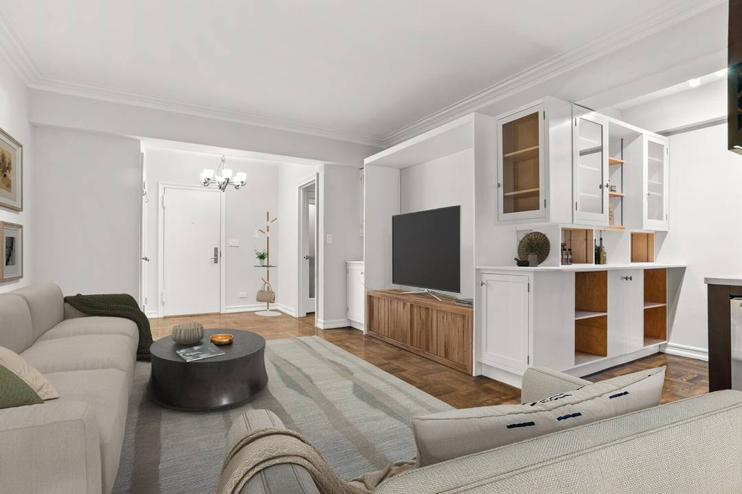 JUST LISTED Turn Key Renovated One Bedroom on Madison Avenue Move right into this beautifully renovated converted one bedroom home overlooking a charming, tree lined stretch of Madison Avenue.