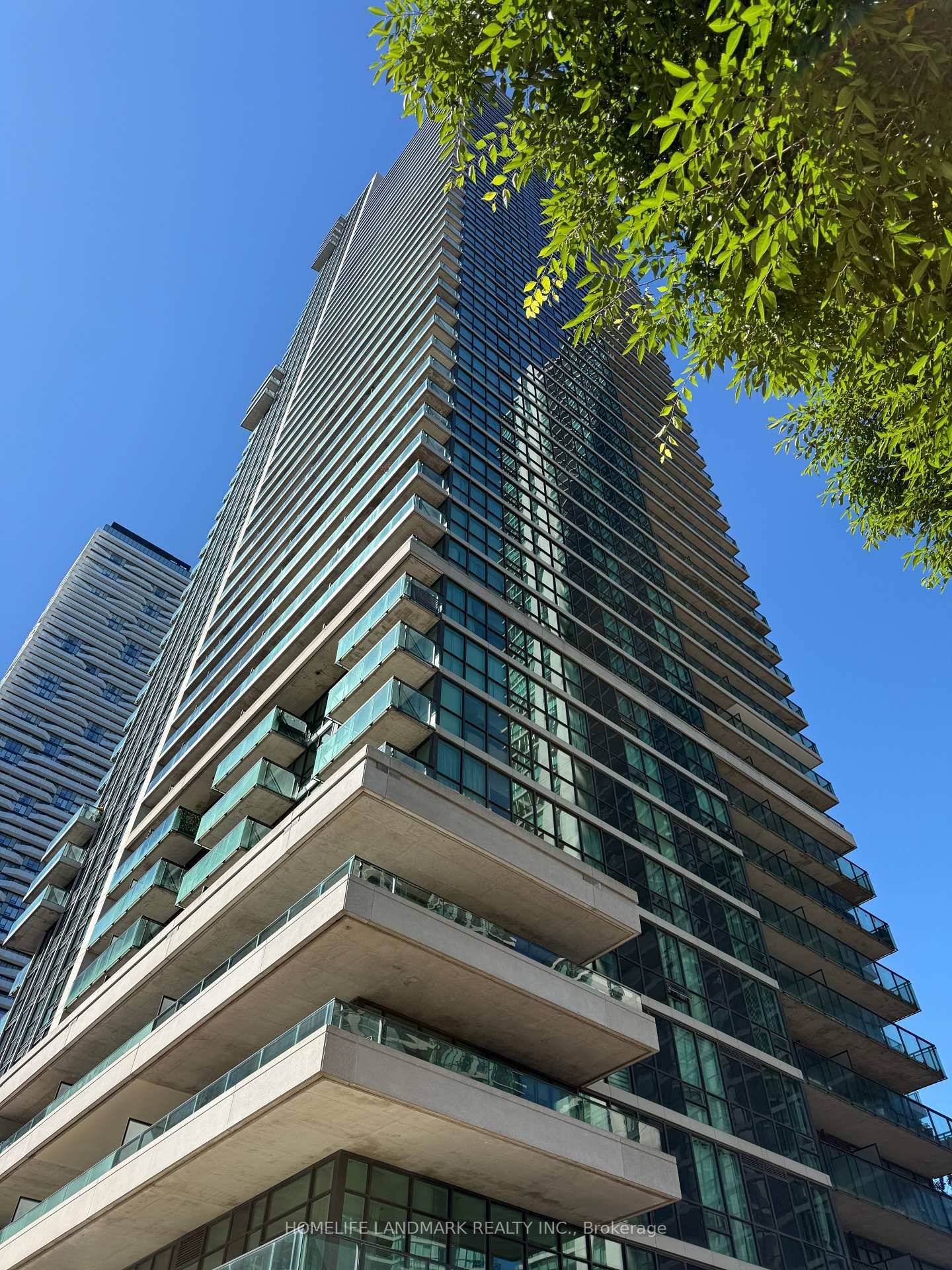 Luxury Pinnacle Centre Condo In the Heart Of The South Core.