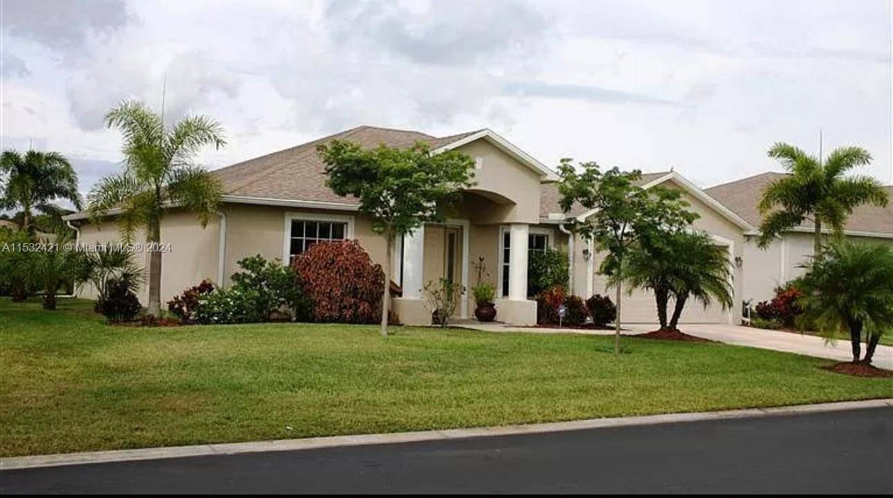 PROPERTY FO RSALE IN EXCLUSIVE AND GROWING AREA OF FORT MYERS.