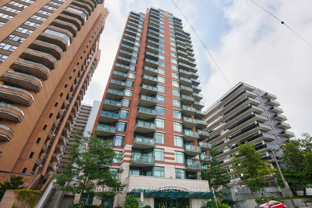 Welcome to a picturesque and quiet spot on the fringe of Centretown at 570 Laurier ; a meticulously maintained building, boasting curb appeal and convenience.