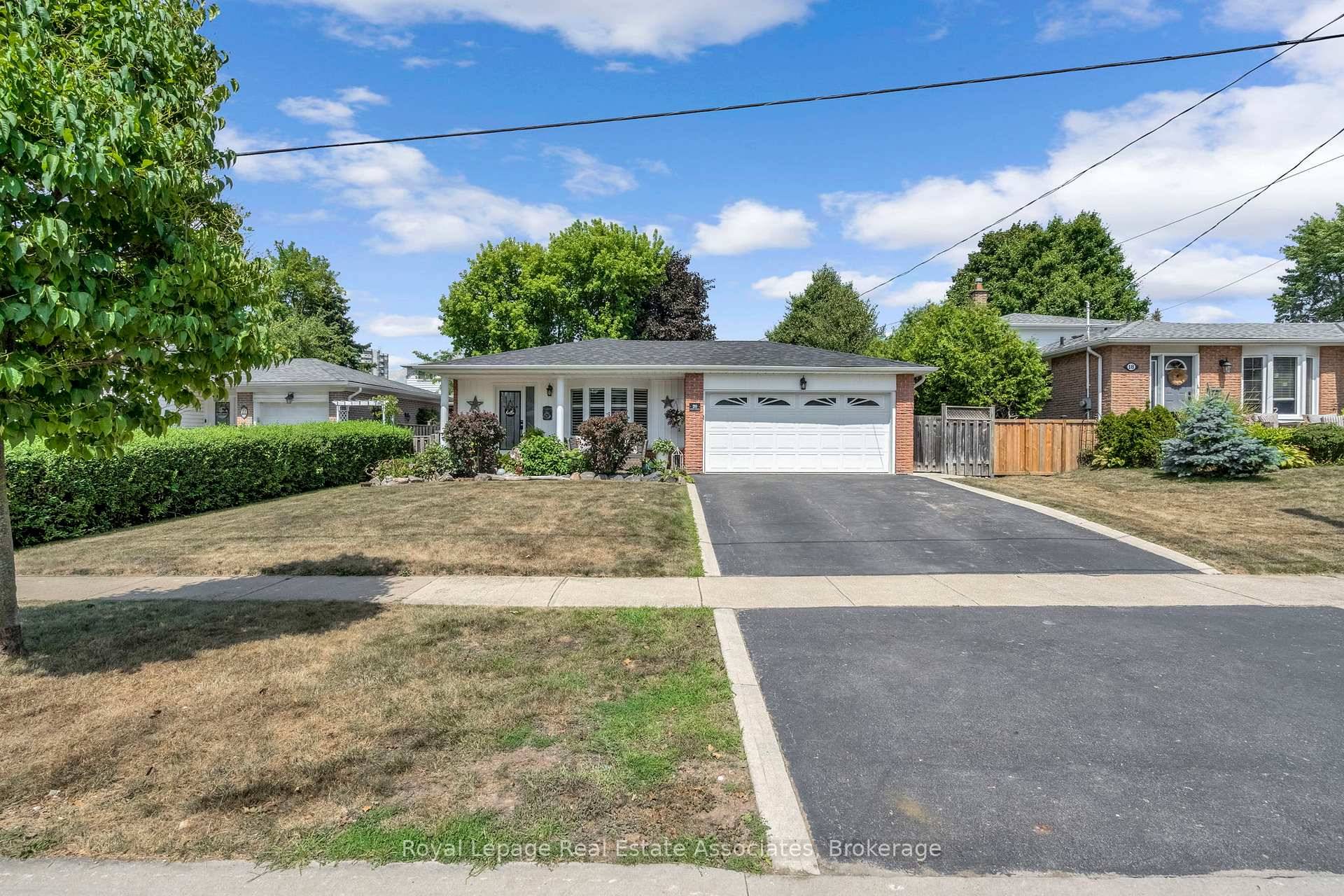 Welcome home to this beautiful 3 1 Bedrooms, 2 baths Detached Back Split 4 with a 2 Car Garage.