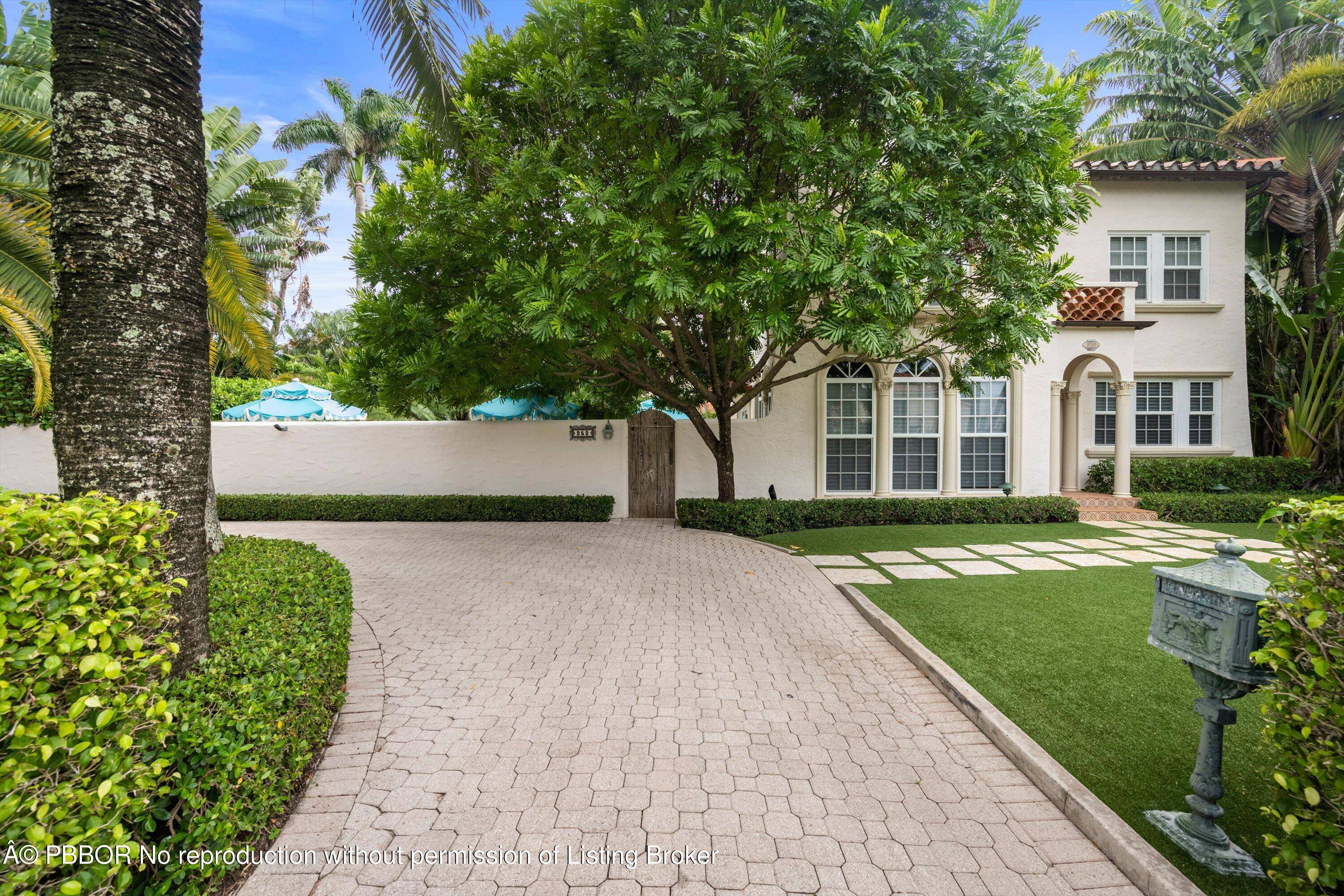 This elegantly casual in town 3BR 3.