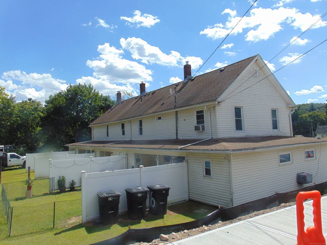 BACK ON MARKET... LUCKY YOU !