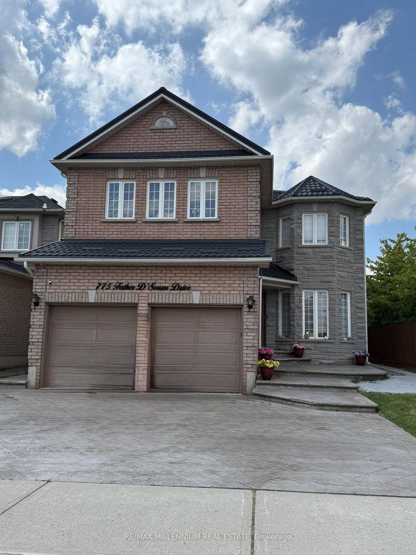 Location ! Location ! BASEMENT APT 2 In Highly Desirable Heartland Neighbourhood.
