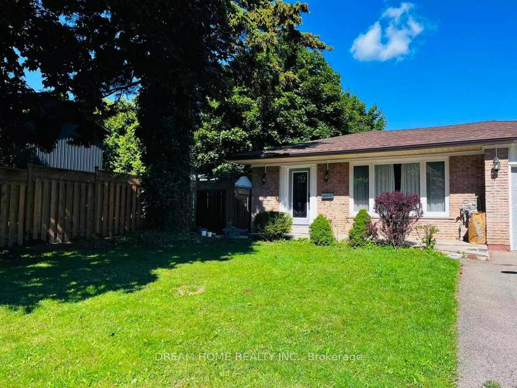 Located in South West Oakville, this upgraded basement apartment offers both comfort and convenience.