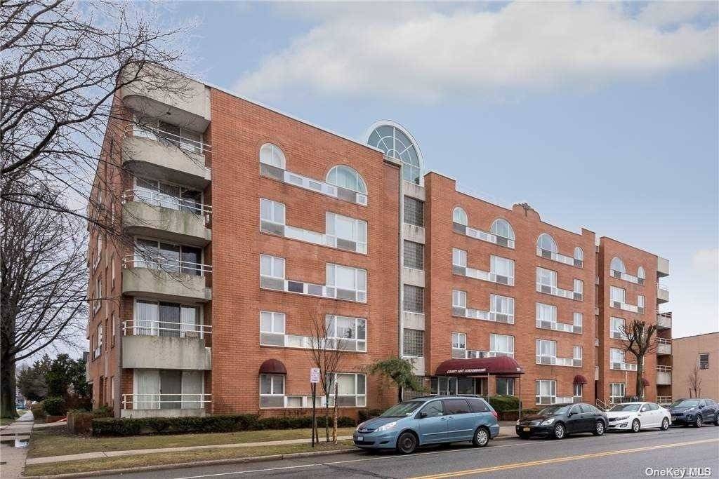 Welcome to County Seat Condominiums Beautiful Top Floor Apartment with Fireplace, Kitchen, with Granite Cabinets, Private Balcony with Western Views, Washer and Dryer in the Unit, Two Indoor Parking Spaces ...