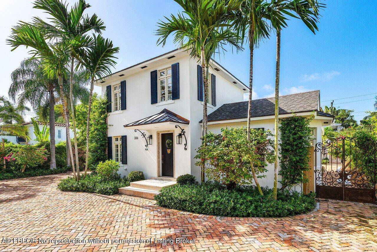 Discover a rare gem in the heart of historic El Cid, once owned and cherished by the iconic Pulitzer family, synonymous with Palm Beach prestige.